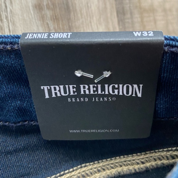 True Religion Jennie Mid Rise Curvy Short Raw Hem Size W32 NWT - Picture 3 of 10